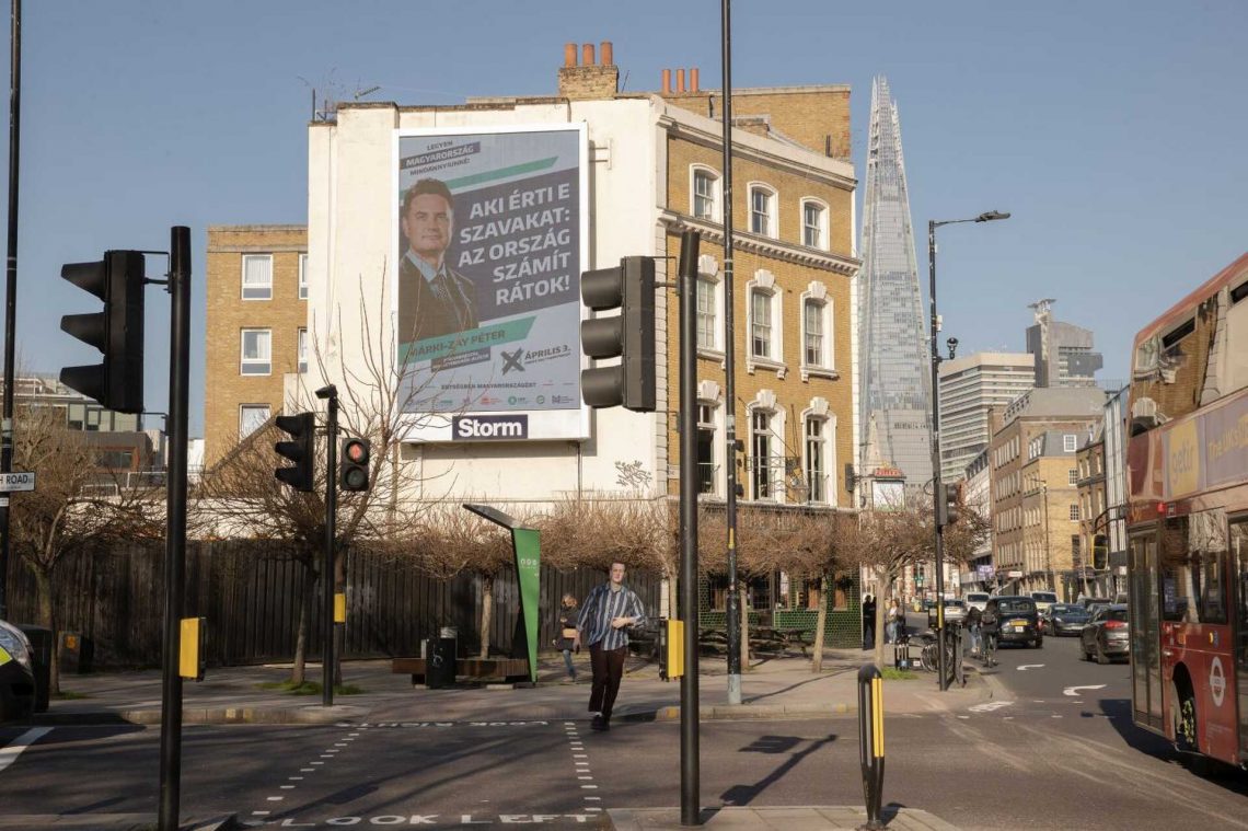 Márki-Zay Péter Londonban indított magyar nyelvű plakátkampányt