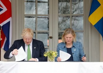 Kölcsönös biztonsági biztosítékokról írt alá egyezményt Svédországgal és Finnországgal is a brit kormányfő