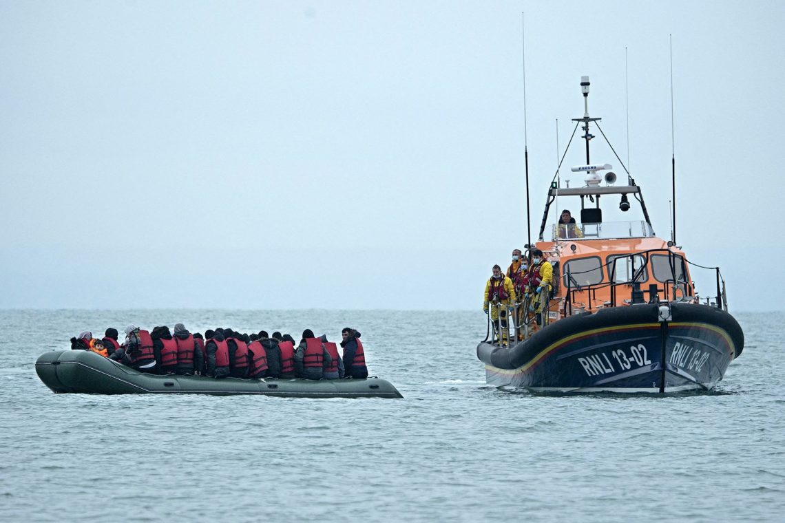 La Manche csatornán illegálisan átkelők hazatelepítésében