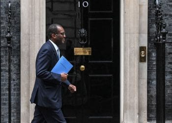Adócsökkentéseket jelentett be a brit pénzügyminiszter