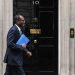Adócsökkentéseket jelentett be a brit pénzügyminiszter