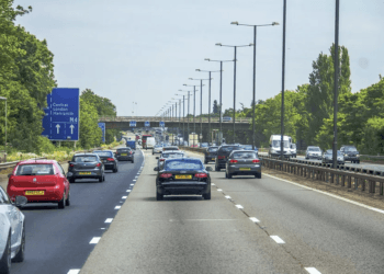 Új autós adórendszer fenyeget: Minden megtett kilométerért fizetni kell?