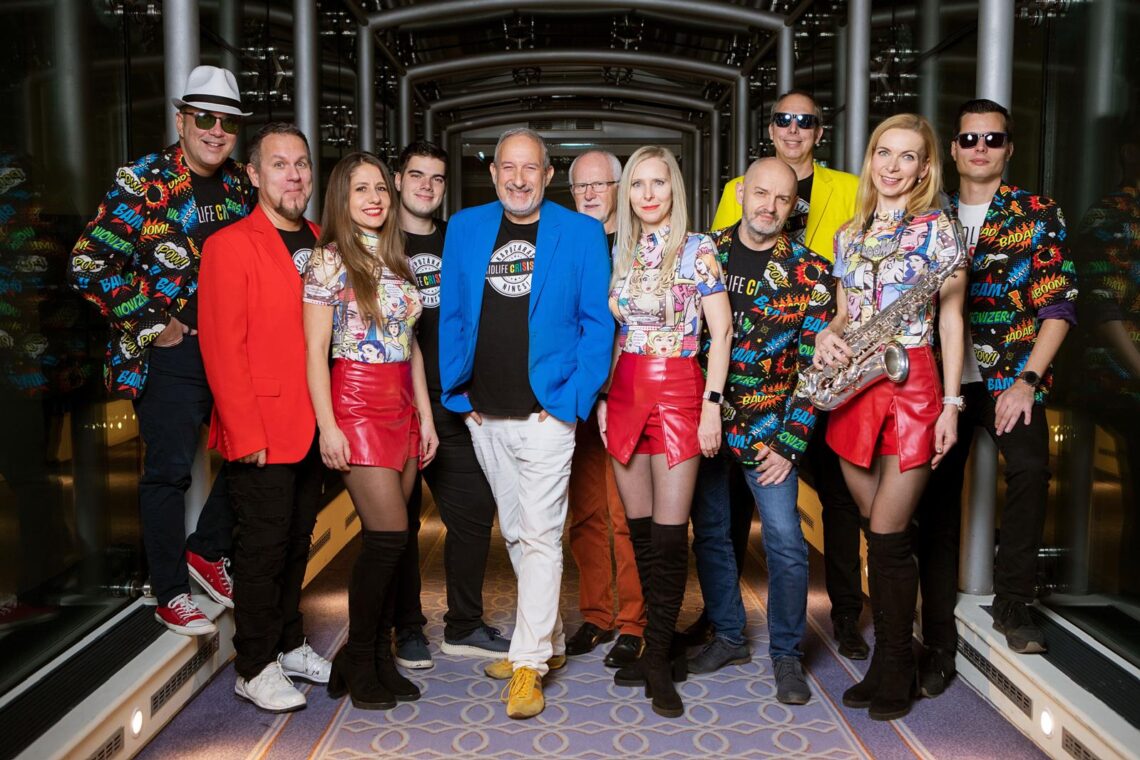 Magyar koncert Liverpoolban Midlife Crisis Showband a legendás Cavern Club színpadán